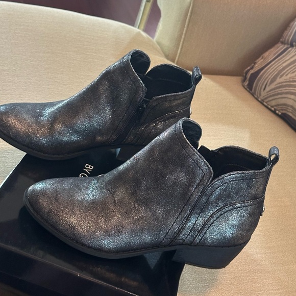 G by GUESS METALLIC PEWTER BOOTIES - Picture 11 of 14
